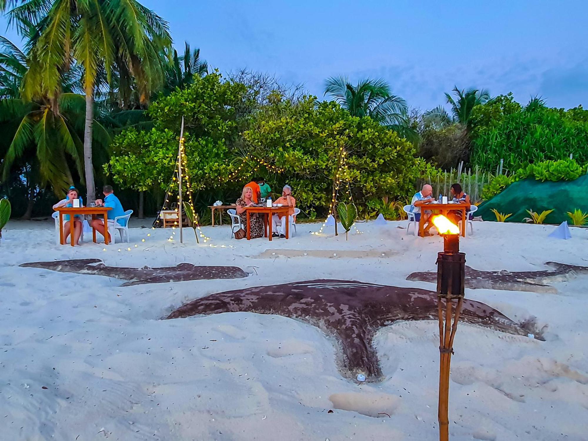 Nemo Inn Omadhoo Exterior foto